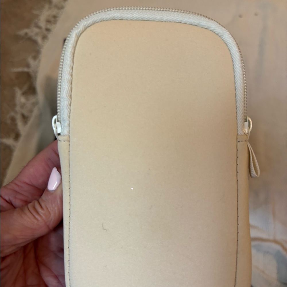 ❤️Cream Pouch with Black Strap - Picture 3 of 4